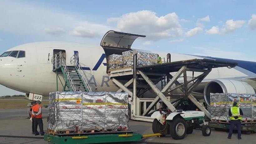Parti&oacute; el primer vuelo del a&ntilde;o con ar&aacute;ndanos tucumanos a EE UU