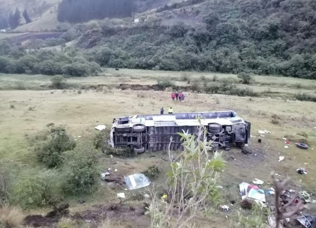 Más de 10 muertos y varios heridos por accidente de tránsito en Ecuador 