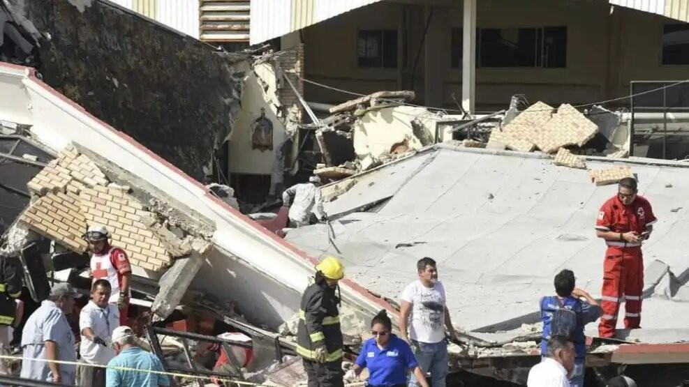 México:  9 personas murieron y 50 heridos por el derrumbe del techo en una iglesia 