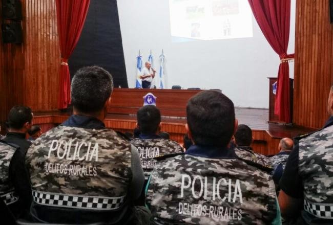 Capacitación a policías para la detección de faena clandestina en la provincia