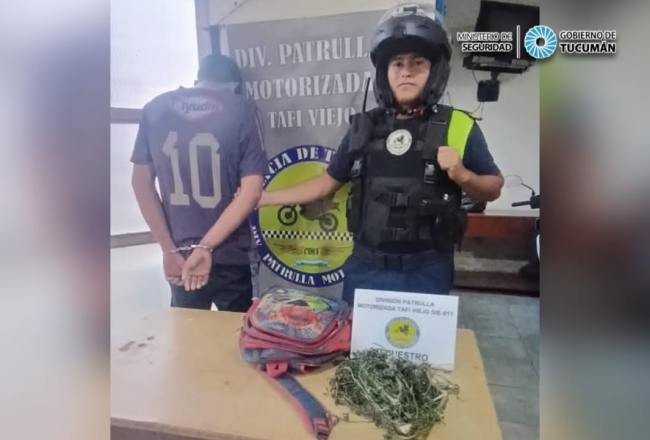 Intentó escapar con una planta de marihuana en la mochila y lo atrapar