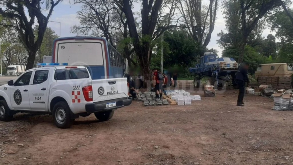 La PSA descomiso 300 kilos de marihuana y 20 kilos de cocaína, hay un detenido 