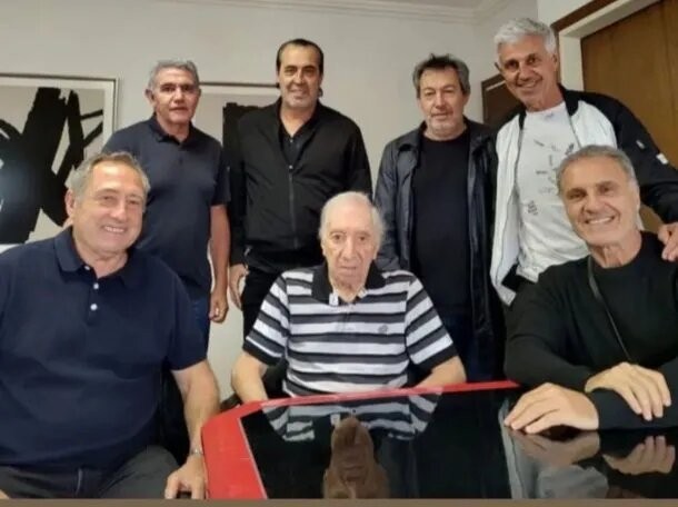 Bilardo fue visitado en su casa  por los campeones del mundo de 1986