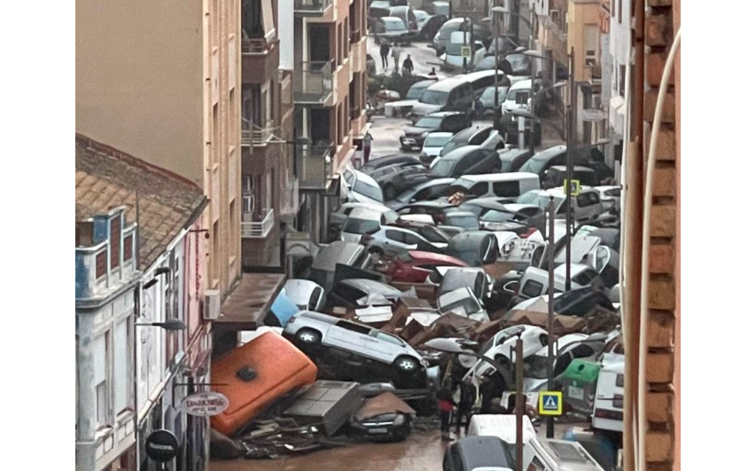 Al menos 95 muertos por inundaciones y destrozos en Valencia