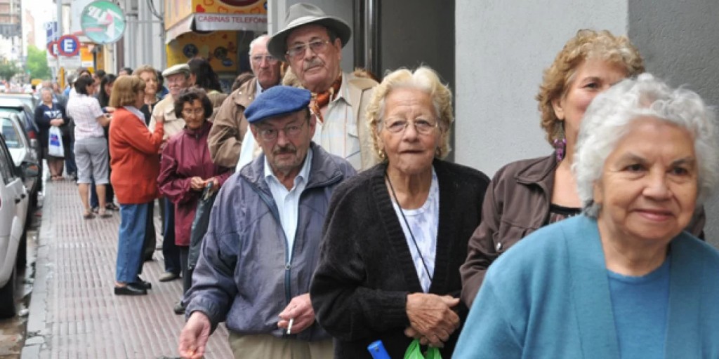 Oficializaron el bono de $70.000 para jubilados y pensionados en octubre