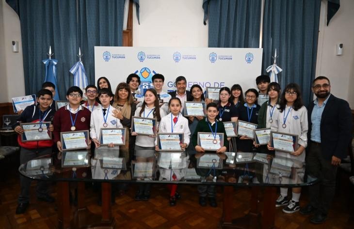 Estudiantes tucumanos destacados en certámenes educativos visitaron al vicegobernador
