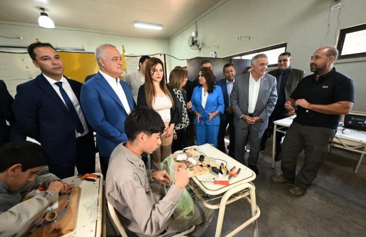 Jaldo visitó la Escuela Técnica N°2 Lomas de Tafí