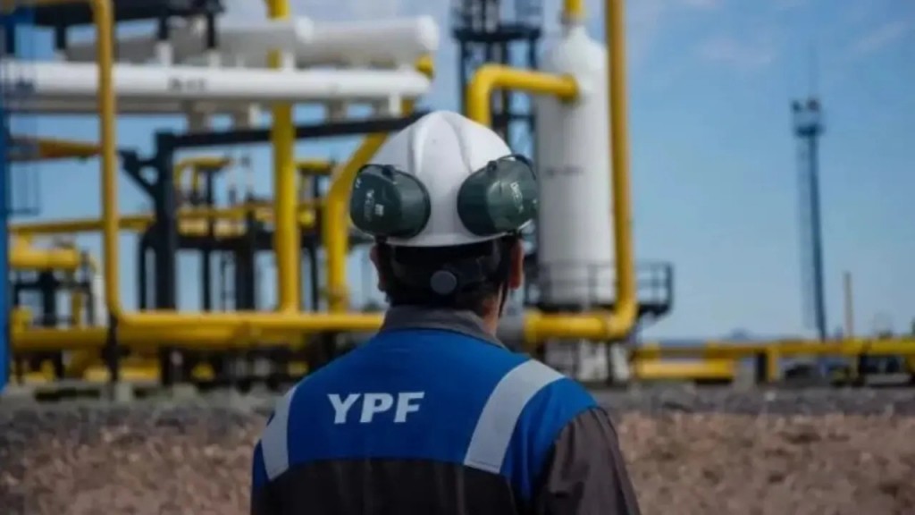 Caso YPF: Extienden medidas cautelares para dos acusados y absuelven a un tercero