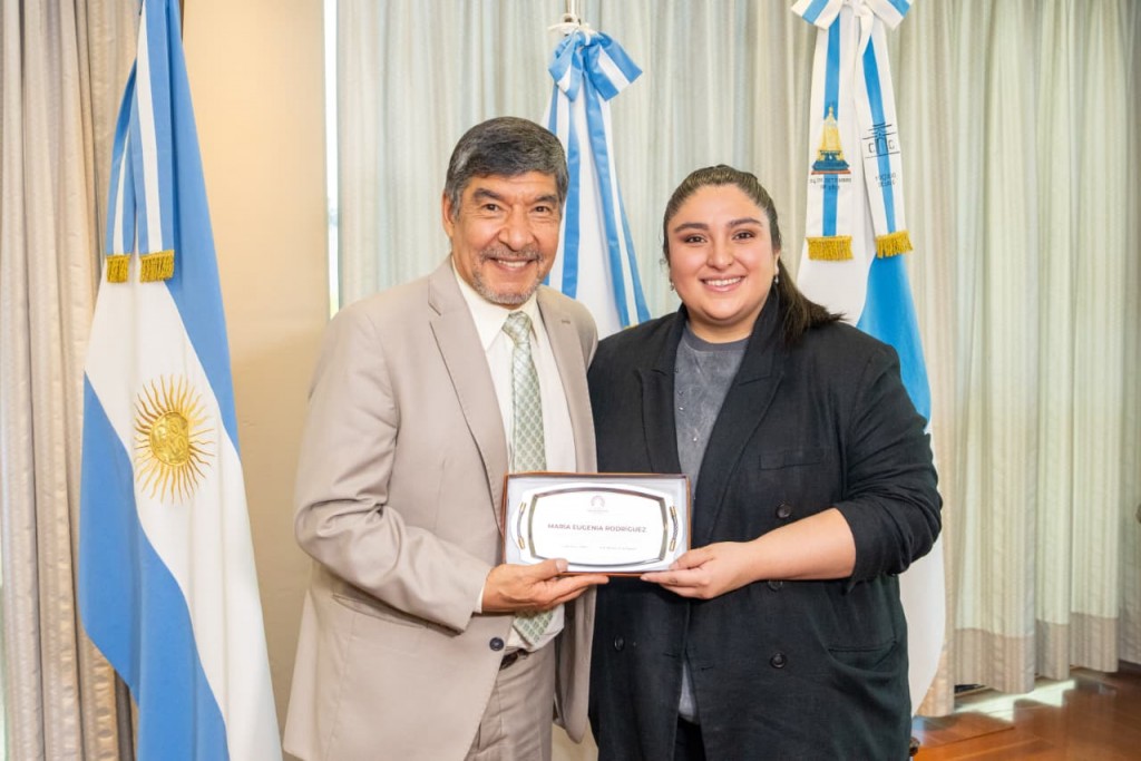 La Legislatura reconoció a Eugenia Rodríguez, finalista tucumana en “La Voz Argentina”