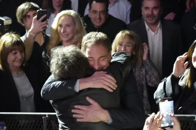 Santilli, por decisión de la Cámara Nacional Electoral encabezará la lista de LLA