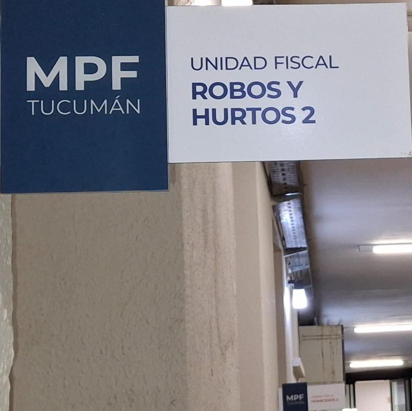 Entró al negocio de su vecina, le robó y la dejó encerrada