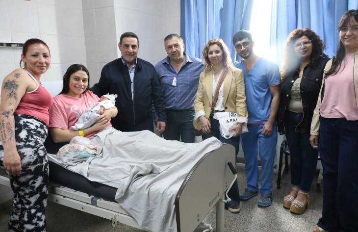 Salud celebró el Día de la Madre junto a pacientes de la Maternidad
