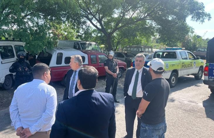 El Gobierno obliga a liberar un canal de desague para mejor fluidez de agua