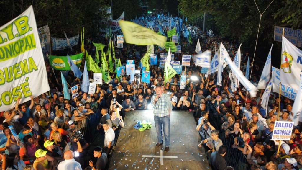 Jaldo cerró la campaña ante una multitud en Yerba Buena