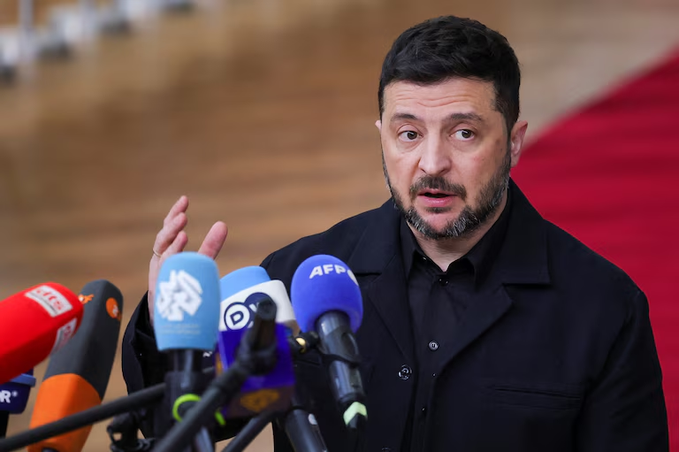La UE promete ayuda financiera a Ucrania, pero evita aprobar el uso de activos rusos congelados