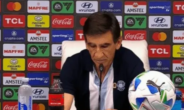 Costas se lamentó por la eliminación de Racing de la Copa Libertadores