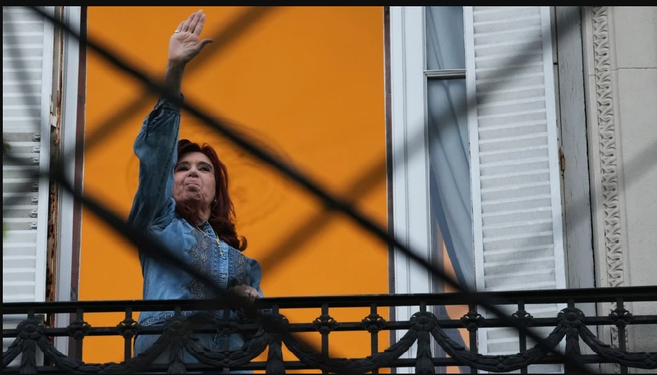 Los canales de contacto secretos entre Cristina y Karina Milei