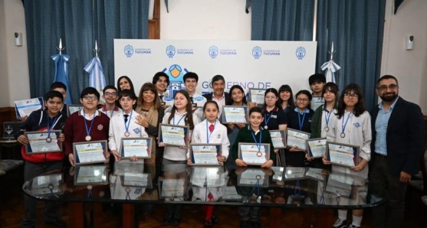 Estudiantes tucumanos destacados en certámenes educativos visitaron al vicegobernador