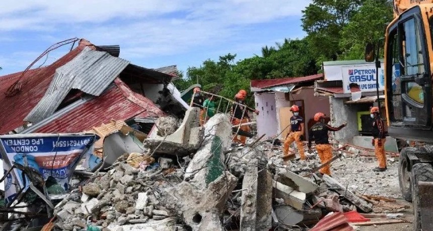 Filipinas: ascienden a 72 muertos por un sismo de magnitud 6,9 