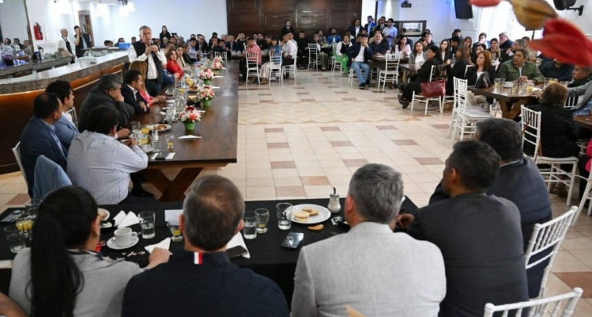 Jaldo se reunió con intendentes y concejales de toda la provincia