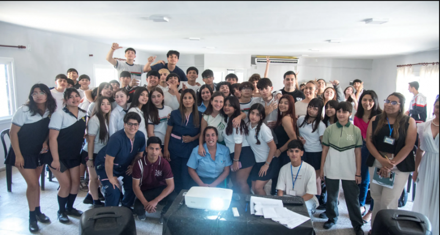 Un centenar de jóvenes debatieron sobre salud mental en el Primer Plenario Joven