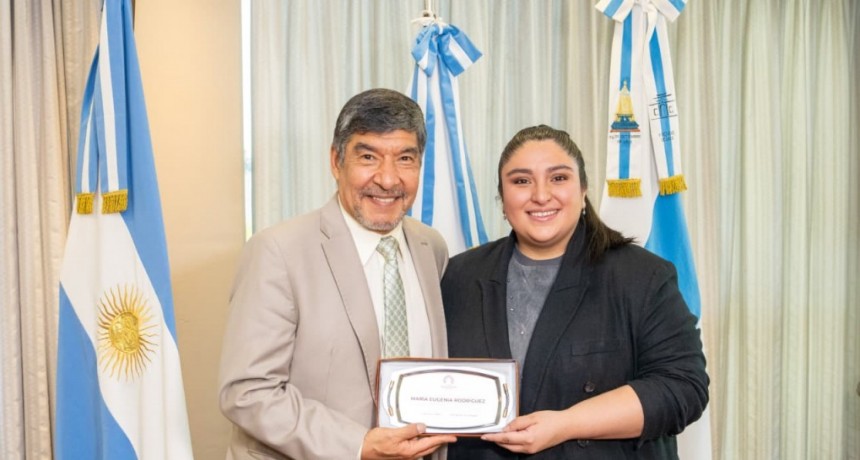 La Legislatura reconoció a Eugenia Rodríguez, finalista tucumana en “La Voz Argentina”