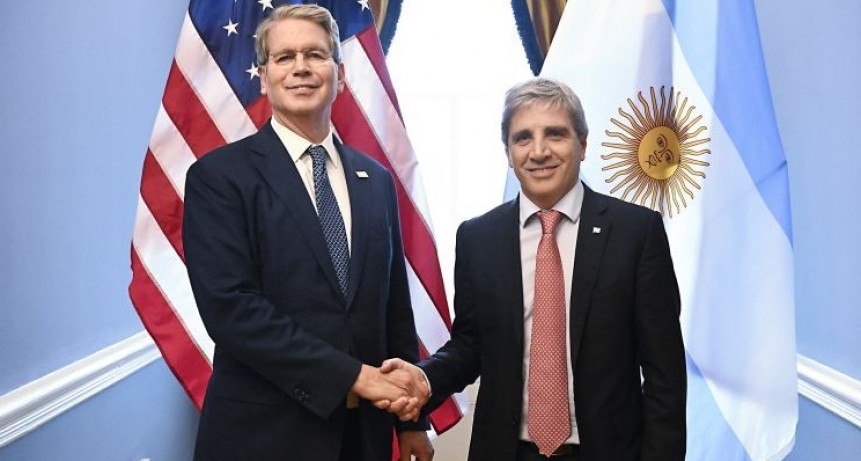 El Tesoro de Estados Unidos confirmó el acuerdo económico y la oposición cruzó a Caputo