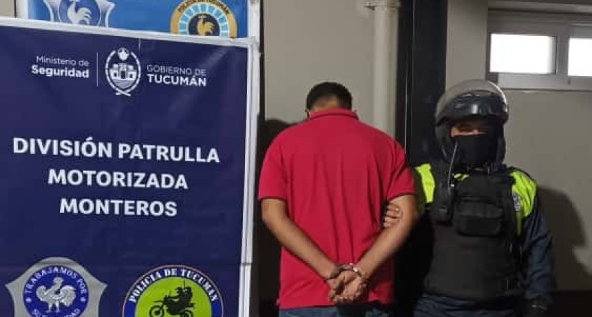 Lo vieron en las cámaras de seguridad cuando robaba bienes de un vehículo y lo atrapado