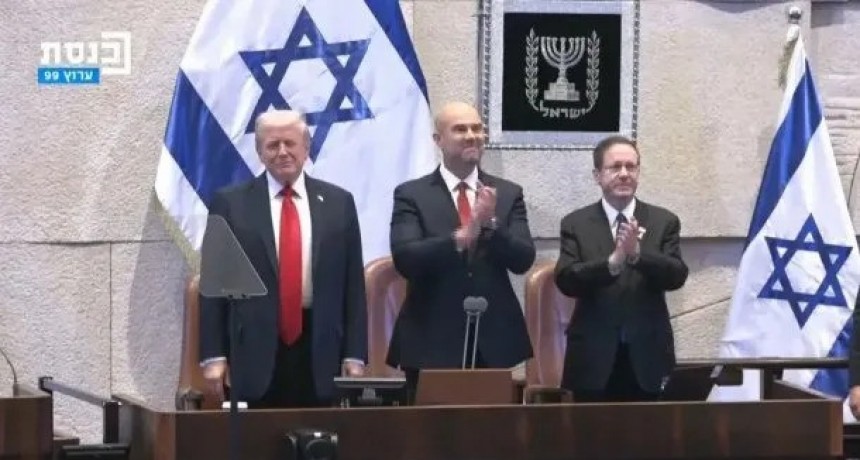 Trump fue ovacionado por el Parlamento israelí, la misma fue interrumpida por una protesta 