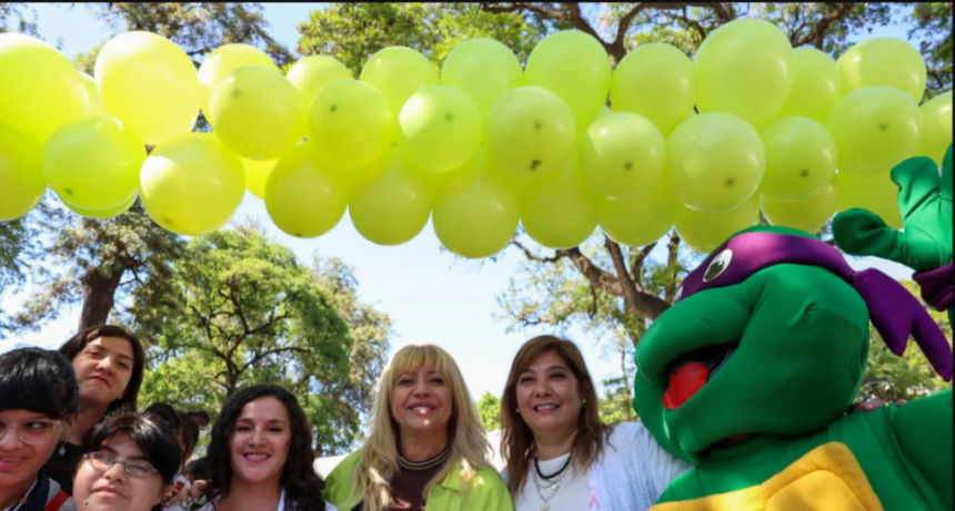 En Día Mundial de la Toma de Conciencia de la Tartamudez, la Plaza Independencia albergó una jornada inclusiva y de sensibilización
