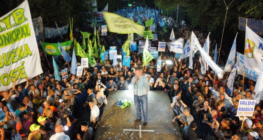 Jaldo cerró la campaña ante una multitud en Yerba Buena
