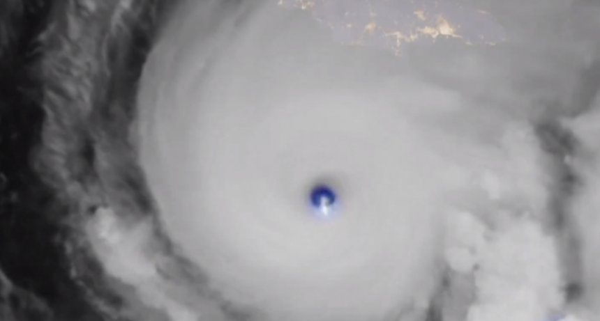 El huracán Melissa avanza con furia inédita y ya causó al menos cuatro muertes