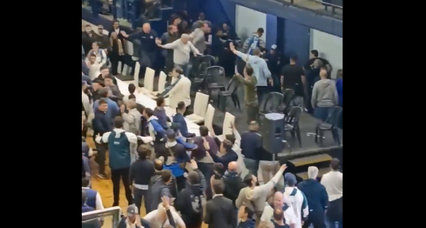 Piñas, sillazos y botellazos en la asamblea anual de Gimnasia