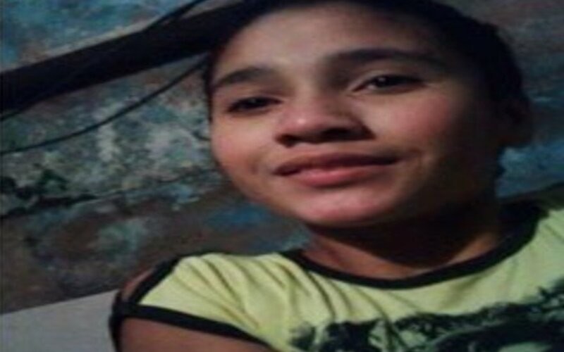 Una adolescente de 13 a&ntilde;os fue encontrada enterrada en la casa de su t&iacute;o