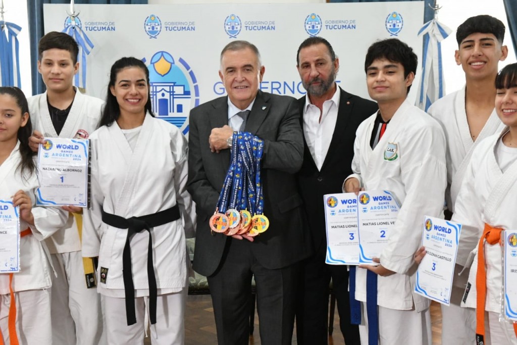 Jaldo recibió a los jóvenes karatecas que ganaron medallas en el Mundial