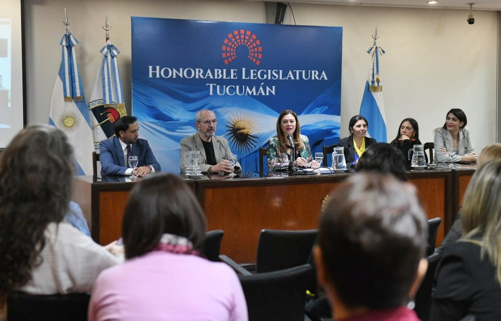 EN LA LEGISLATURA, BRINDARON UNA CHARLA POR EL DÍA INTERNACIONAL DE LA PREVENCIÓN DEL ABUSO SEXUAL INFANTIL