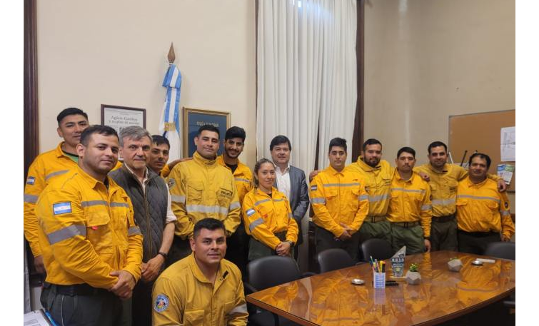 Agüero Gamboa reconoció el trabajo de la Brigada Forestal de Defensa Civil