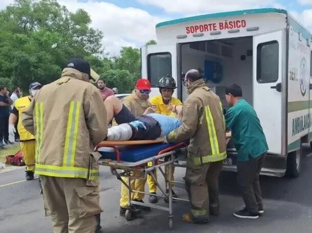 Un ciudadano paraguayo murió y tres hinchas de Racing resultaron heridos  en un choque  Puerto Falcón