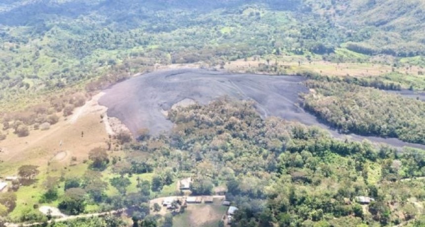 Colombia: erupcionó un volcán de lodo 