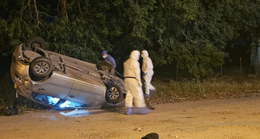 Un hombre falleció tras volcar con su auto en un control policial