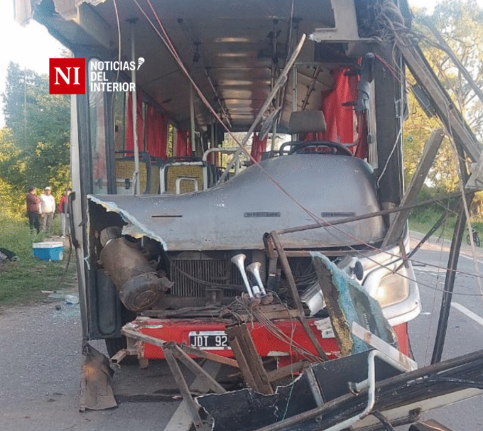 Un joven de Santa Ana murió en un choque entre dos colectivos en Ruta 38