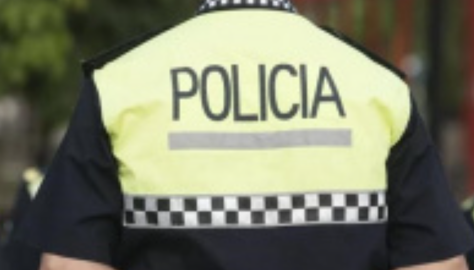 Policía desafectado por sacarse fotos íntimas con el uniforme que se viralizó