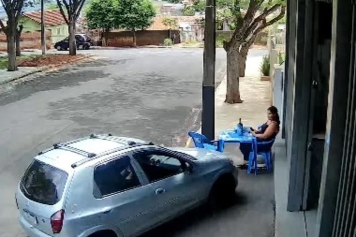 Brasil: su expareja la atropelló con el auto