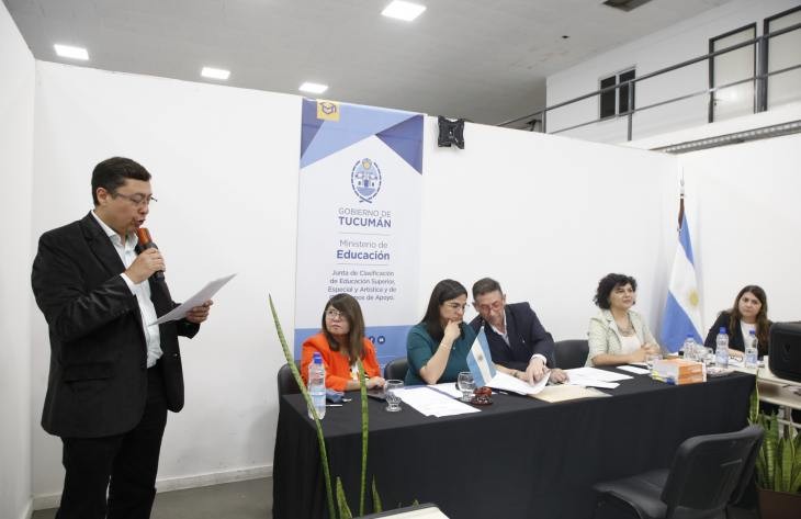 Docentes asumieron cargos de director y rector por concurso