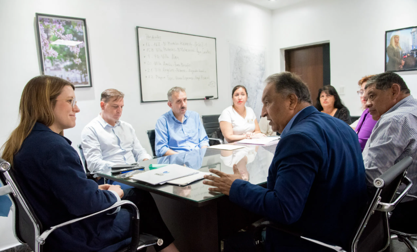 Funcionarios municipales recibieron a referente de FODECUS en medio del conflicto del transporte urbano de pasajeros