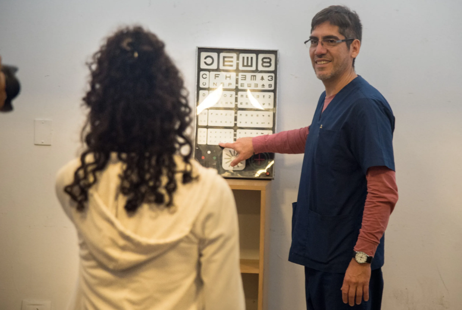 Vendedores ambulantes acceden a controles oftalmológicos gratuitos y próximamente tendrán sus ecolentes