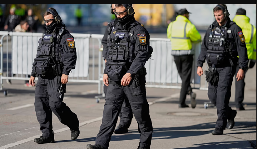 Detienen al dueño de un mercado online de sicarios que tenía a Merkel y Scholz en su punto de mira