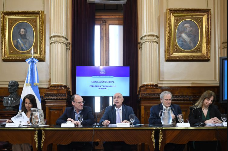 Comenzó el debate en el Senado para penar la violencia en menores