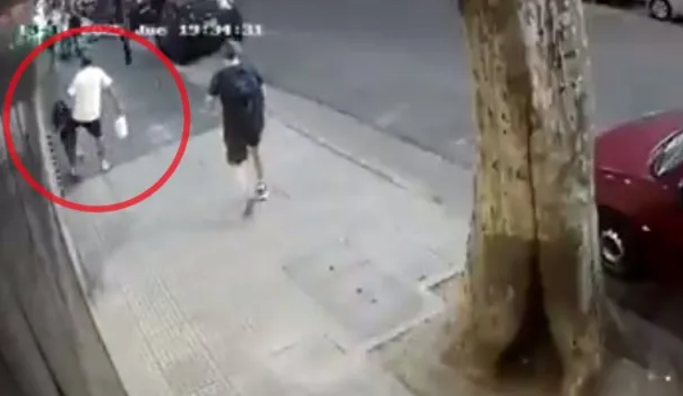 Un hombre le pegó un rodillazo a una nena de 6 años sin motivo alguno