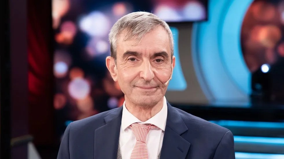 Nelson Castro fue elegido comunicador del año en los Premios Eikon